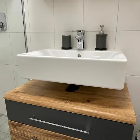 - * Ίνσμπρουκ